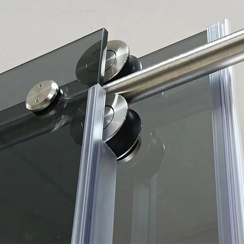 Frameless heavy glass shower door for hotel bathroom
