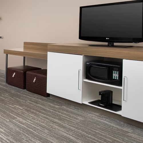 Streamline Unit and Luggage Bench in Hampton Inn and Suites