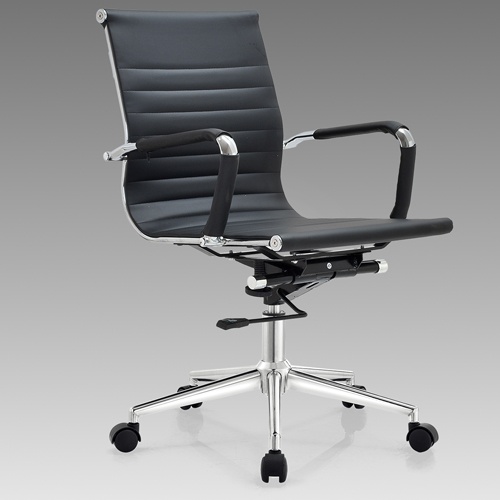 Swivel desk chair with ergonomic armrest