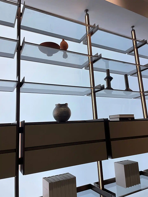 poliform aluminum pillar closet with tempered glass shelf