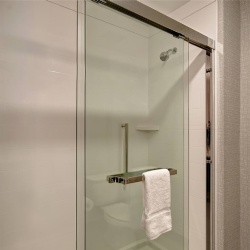 Holiday Inn Bathroom Glass Shower Door