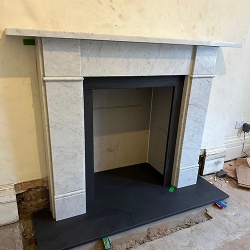 Prefabricated Marble Fireplace Mantel for Residential Renovation