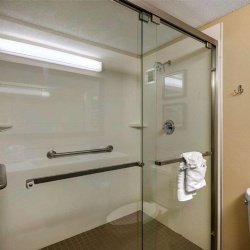 Semiframeless Sliding Glass Shower Door for Hotel Comfort Inn