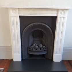 Traditional Style Marble Fireplace Mantel for Residential Project